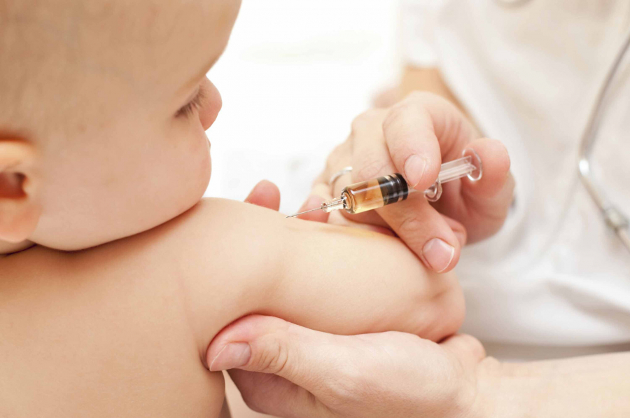 Fetiţă de doi ani, primul caz confirmat de rujeolă la Galați. Mulţi părinţi refuză vaccinarea