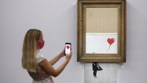 Tablou al lui Banksy pe jumătate distrus, vândut cu 22 milioane de euro