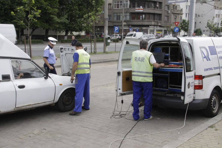 CONTROALE | Zeci de şoferi, fără permis din cauza maşinii. Cinci la sută dintre RABLE sunt PERICOLE pentru trafic