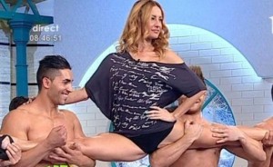 &#039;Neaţa vă dăm, chiloţei vă arătăm!