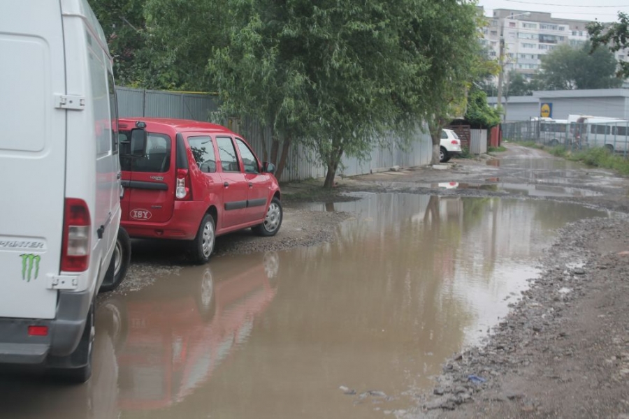 FOTO/ Micro 13 - un cartier plin de GUNOAIE. "Pentru că stăm la periferie, nu ne bagă nimeni în seamă"