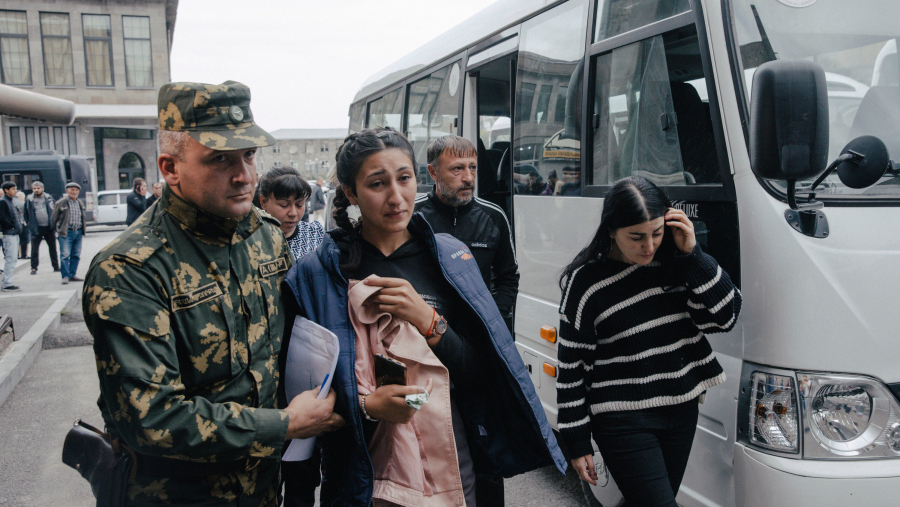Mii de refugiați, după atacurile azere din Nagorno-Karabah