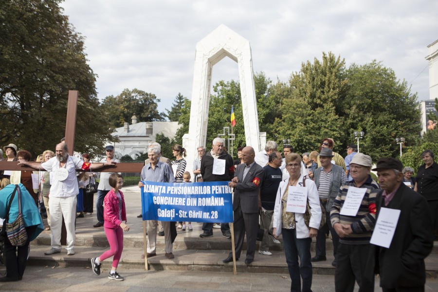 PROTESTE/ Pensionarii gălăţeni ies vineri din nou în stradă