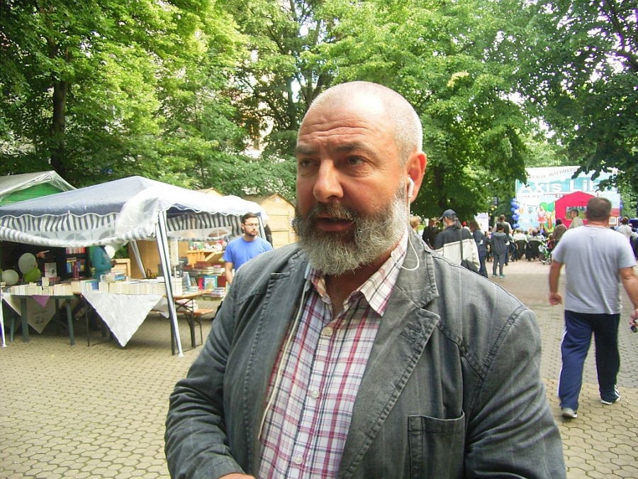 INTERVIU cu Valentin Ajder, iniţiatorul Festivalului AXIS LIBRI: ”De carte trebuie să te împiedici!”