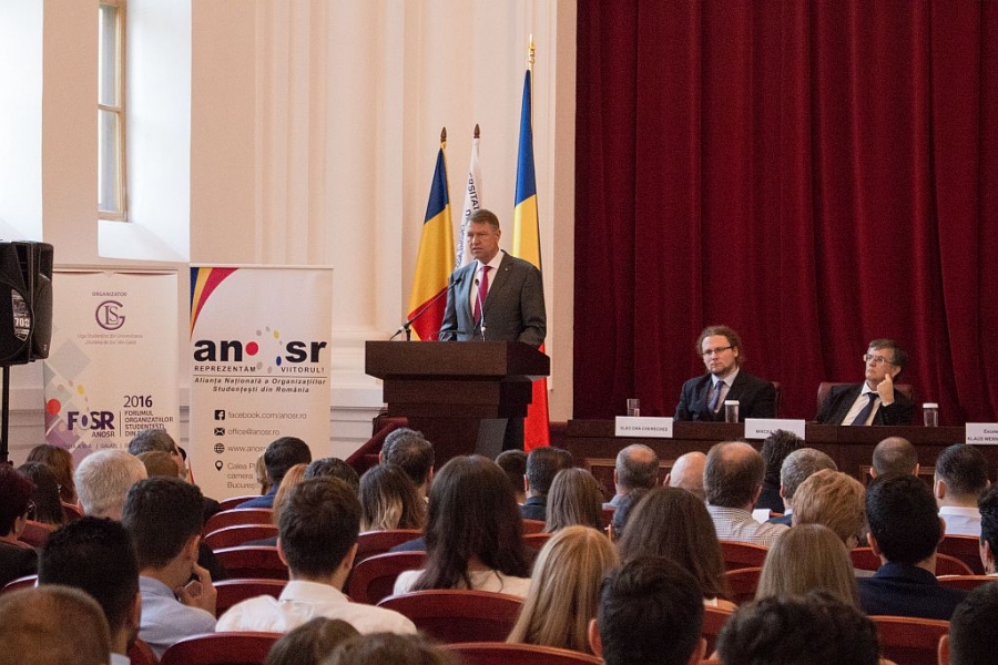 KLAUS IOHANNIS vrea mai mult din PIB pentru Educaţie. DECLARAȚII ale președintelui, la întâlnirea cu studenţii din Galaţi (FOTO)