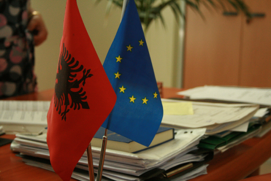 Uniunea Europeană a început negocierile cu Albania