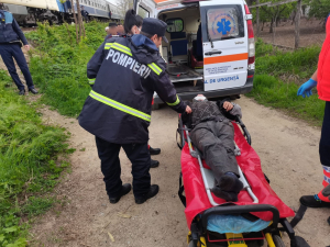 UPDATE Accident feroviar în nordul județului Galați. Un bărbat este prins sub tren