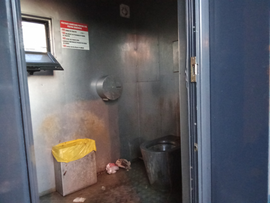 Toaletele publice insalubre, reclamate la Direcţia de Sănătate