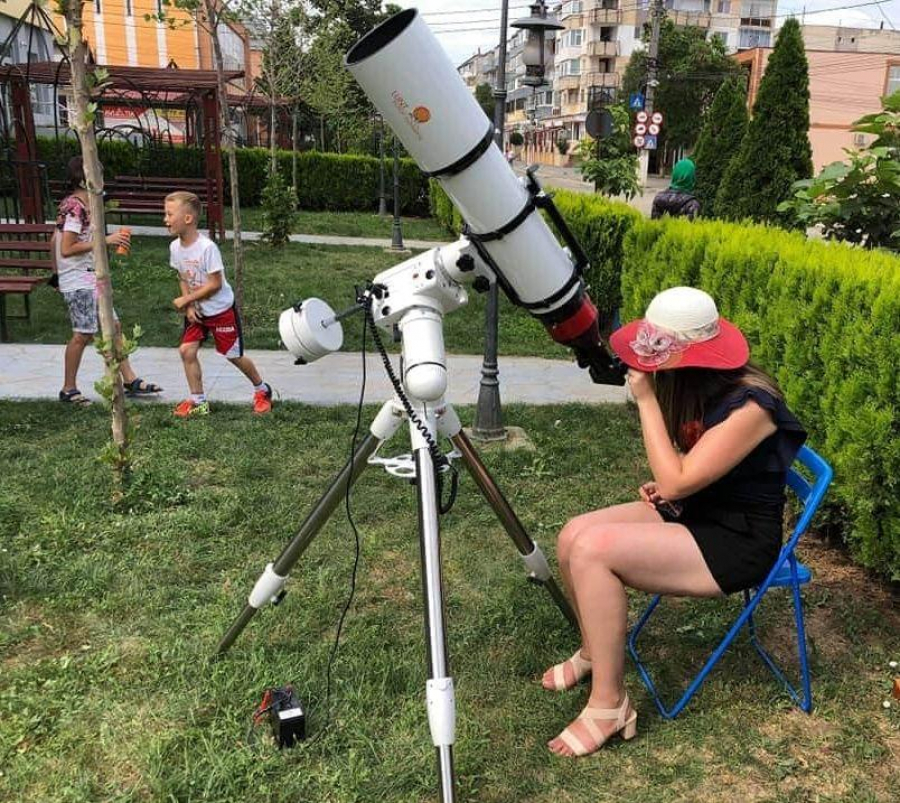 Observaţii astronomice şi prânz pentru copii