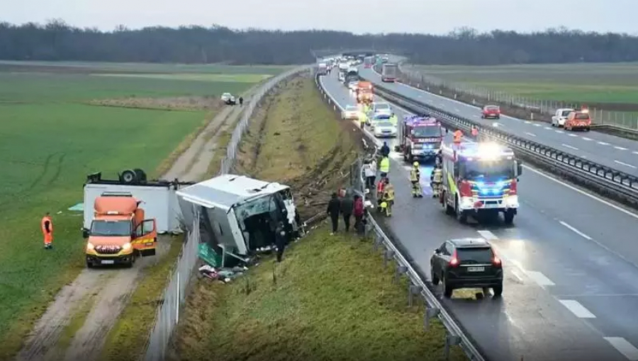 Trei morți și patru răniţi grav, după un accident al unui autocar românesc în Slovenia