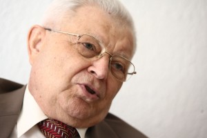 Reconstrucţia stadionului &quot;Dunărea&quot; pentru meciul cu Juventus, povestită de Carol Dina