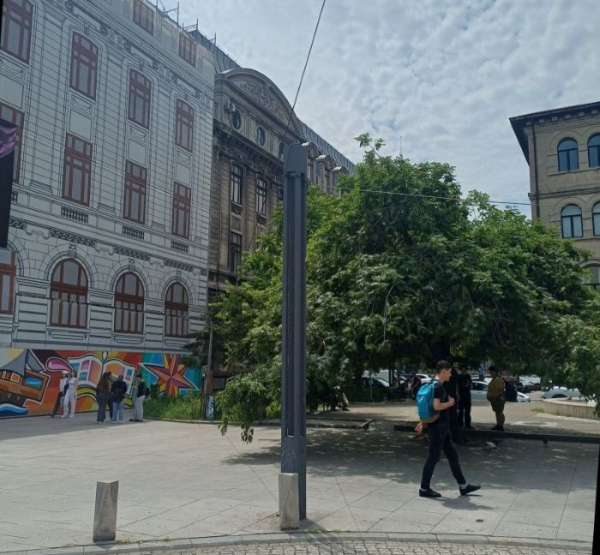 Viața tinerilor vara, între distracție și dorința de a câștiga bani. Ce promite şi ce oferă, de fapt, piaţa muncii