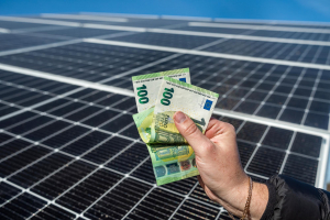 Finanțare nerambursabilă pentru energie regenerabilă: Apel relansat prin Fondul pentru Modernizare