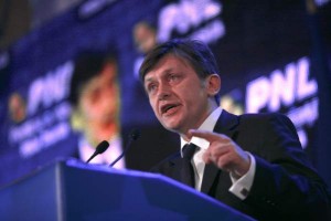 Crin Antonescu cere alegeri anticipate prezidenţiale şi parlamentare 