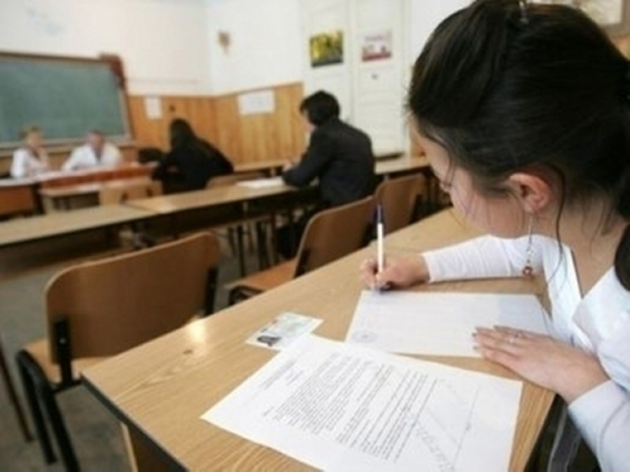 Sute de elevi gălăţeni, absenți de la simularea la Bacalaureat