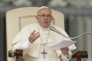 Papa Francisc revizuieşte legea Bisericii Catolice