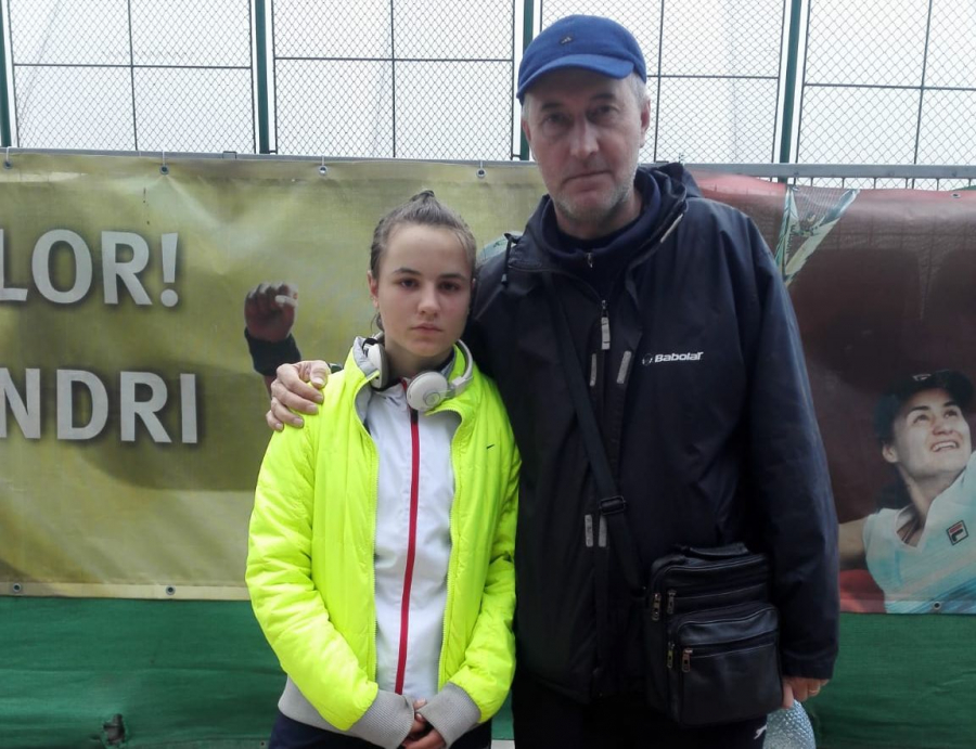TENIS. Meci de aproape patru ore la junioarele de 14 ani. Gălăţeanca Bianca Bulat, la turneul de ”Selecţie”