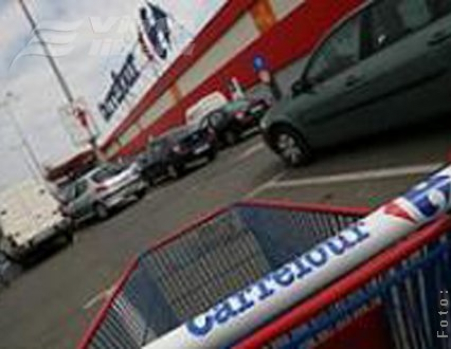 Nemâncaţii gălăţeni jefuiesc Carrefour-ul brăilean