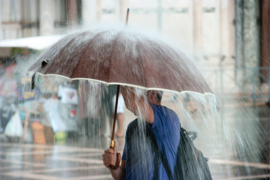 Galaţiul, sub Cod galben de ploi abundente şi instabilitate atmosferică. Avertizare meteo