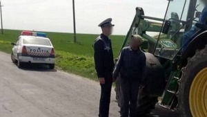 Mort de beat, a condus fără permis un tractor neînmatriculat