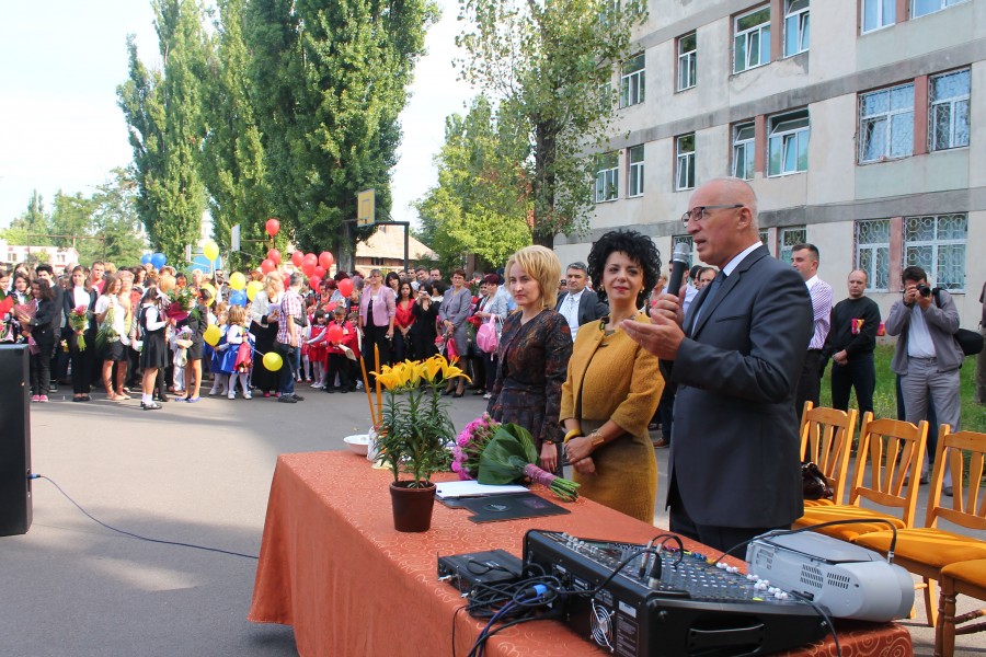 FOTO/ Festivitate cu primar la Colegiul Naţional „C. Negri”, în prima zi de şcoală