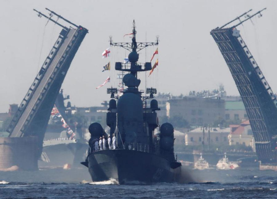 Rusia îşi intensifică manevrele militare pe mare