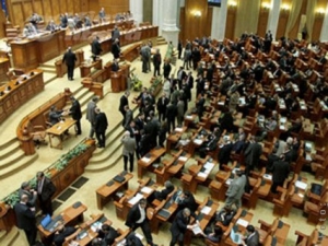 Cinci parlamentari degeaba