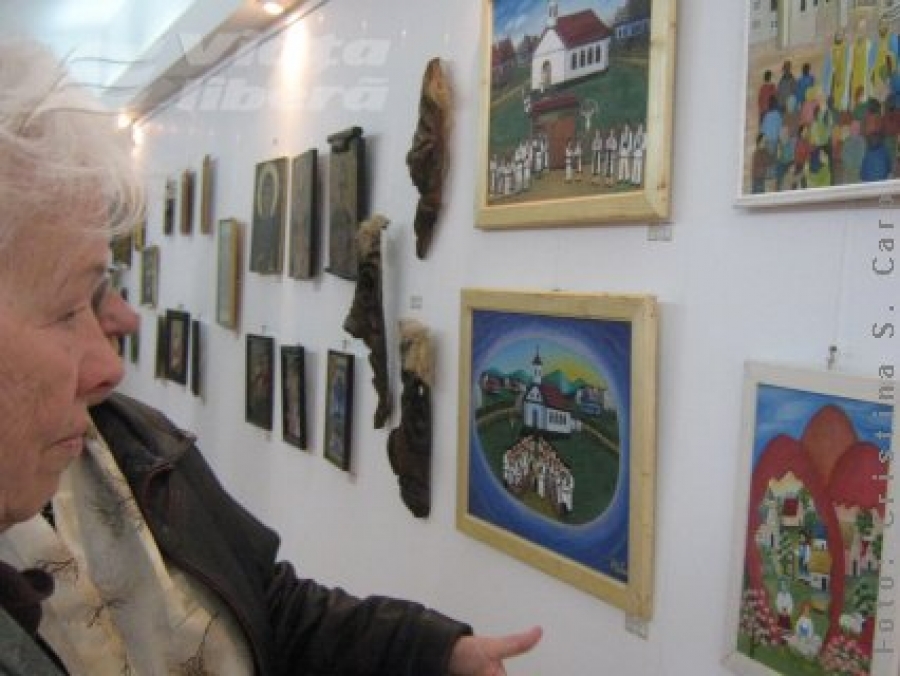 Picturi şi icoane în artă naivă, la Centrul Cultural