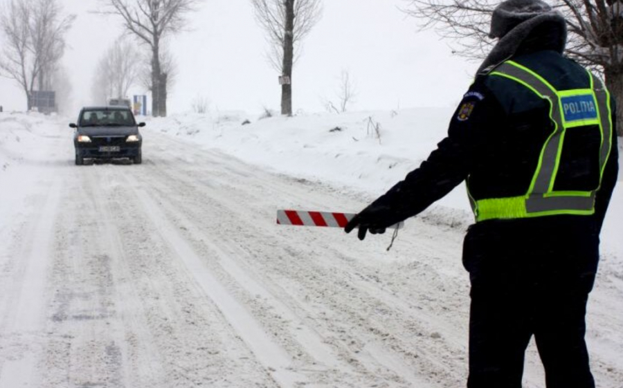 Anvelopele de iarnă devin obligatorii la munte