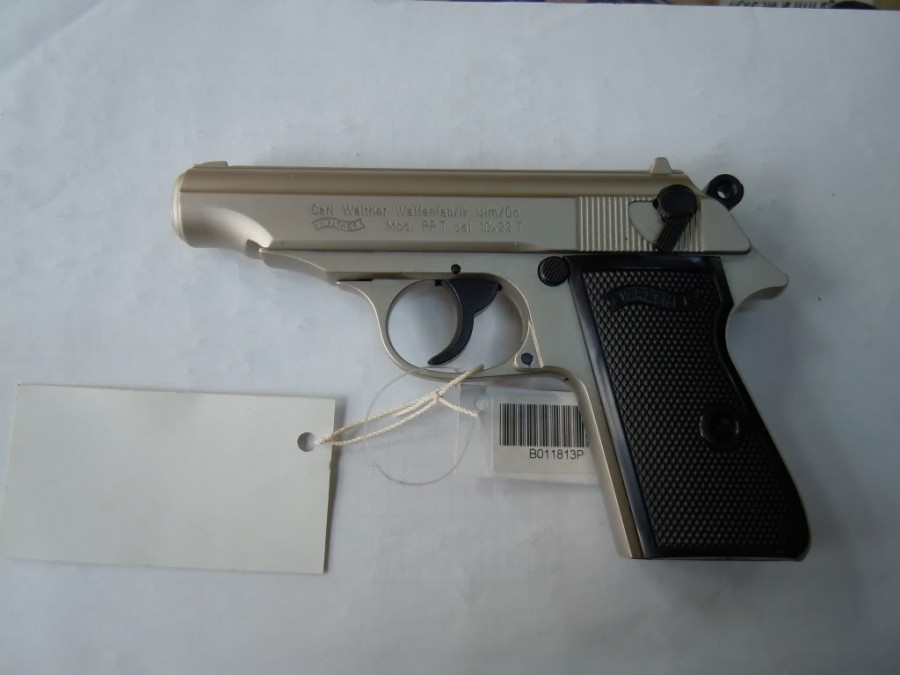 Contrabandist cercetat penal după ce s-a lăudat cu pistolul într-un magazin din Umbrăreşti