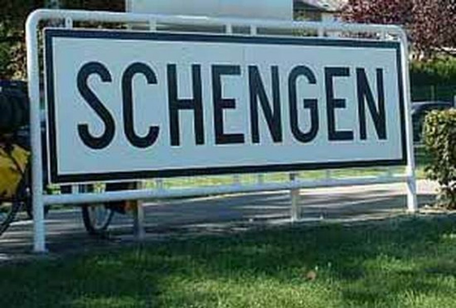 Decizia privind aderarea României şi Bulgariei la Schengen ar putea fi amânată
