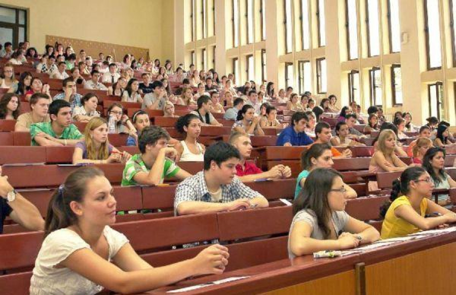 Studenţii sunt în focurile sesiunii