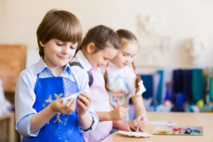 Ce ajutoare primesc de la stat părinţii copiilor cu cerinţe educaţionale speciale