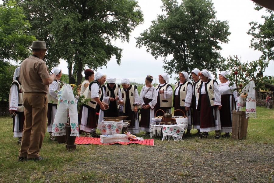 Drăgaica, Caloianul şi Paparudele PĂSTRATE din vechime, la muzeul din Pădurea Gârboavele (FOTO)