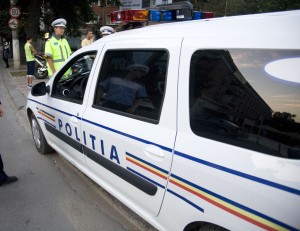Fetiţă de 12 ani, lovită pe trecerea de pietoni