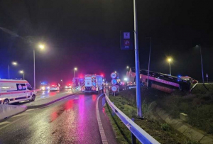 Un autobuz cu 24 de ucraineni a ajuns într-un şanţ de pe marginea drumului