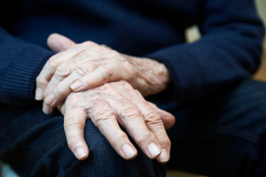 Cel mai adesea, boala Parkinson afectează persoane trecute de 50 de ani