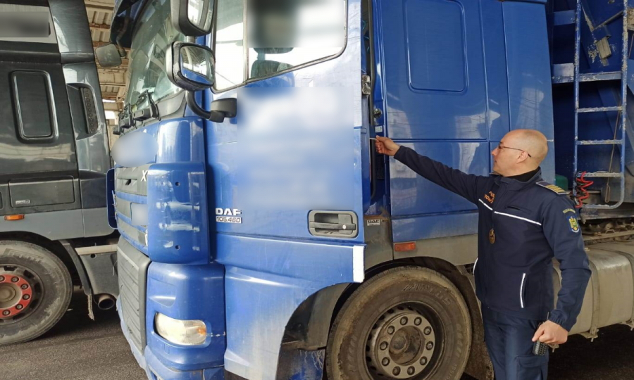 Șofer de automarfar cu certificat profesional fals