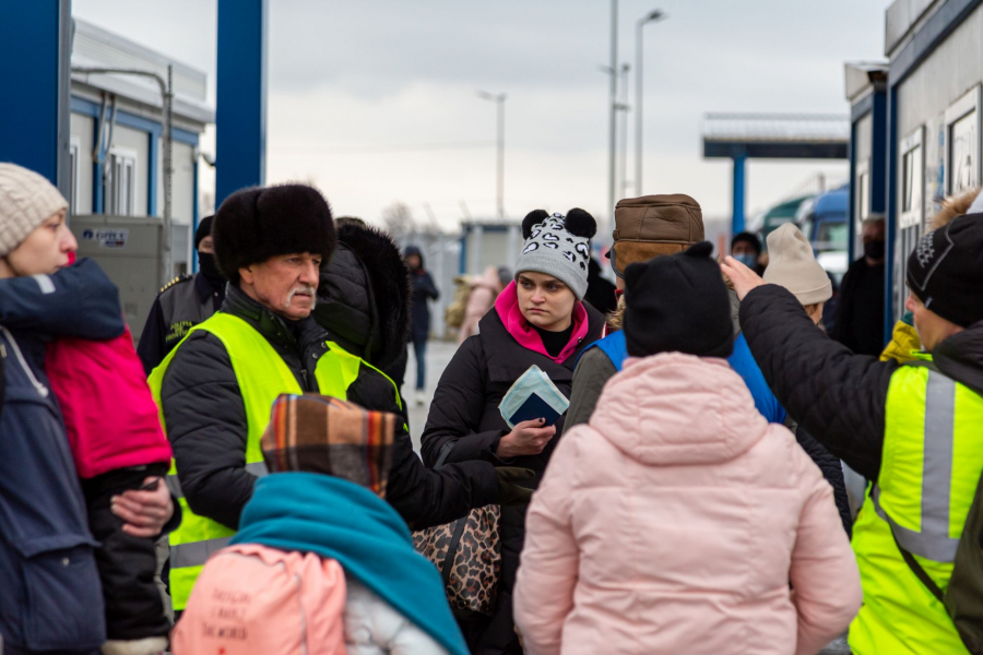 Mărturii, la intrarea în România. Rachetele ruseşti i-au alungat din propria ţară (FOTO și VIDEO)