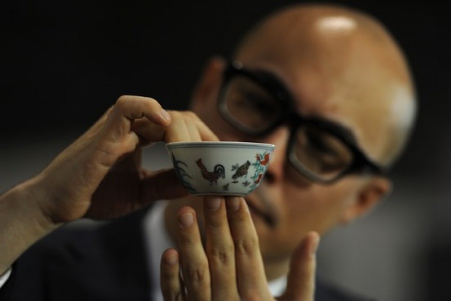 Record mondial: Un bol din timpul dinastiei Ming, vândut la licitaţie cu 36 milioane de dolari