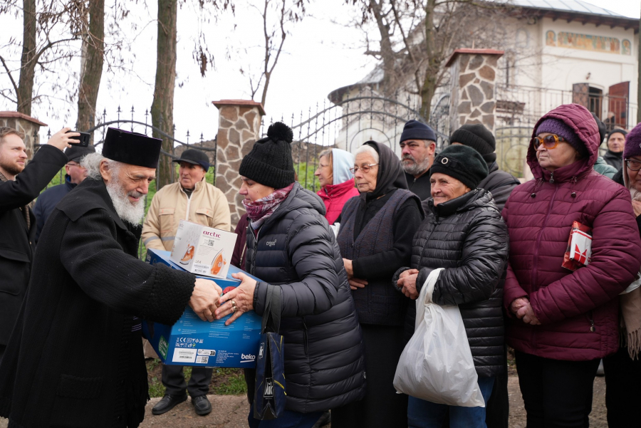 Patriarhul României, daruri de suflet pentru sinistrații gălățeni