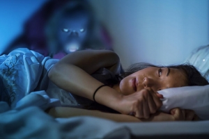 Un fenomen bizar: paralizia în somn | De ce vedem &quot;demoni&quot; lângă pat?