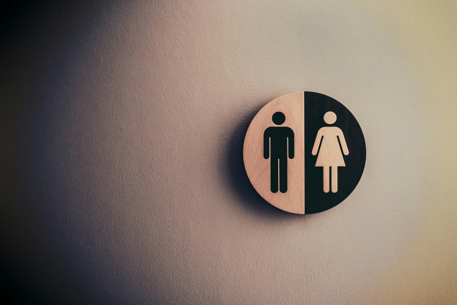 Primăria, codul vestimentar şi discriminarea