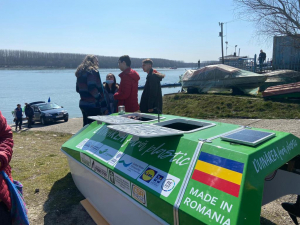 „Green Cat”, un catamaran care colectează plasticul de pe Dunăre