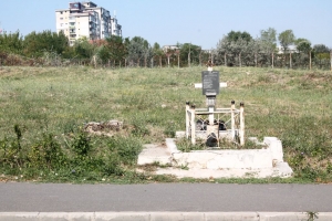 &quot;CE NU VĂ PLACE ÎN ORAŞUL GALAŢI&quot;/ N-avem locuri în cimitire, dar oraşul este plin de cruci