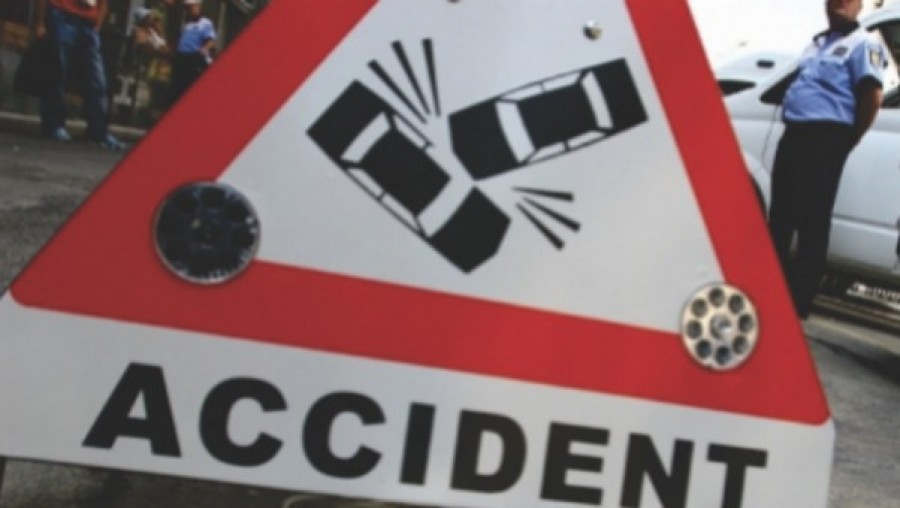 ACCIDENTE din neatenţie, la tot pasul. RĂNIŢI pe şosele la Iveşti şi Smârdan