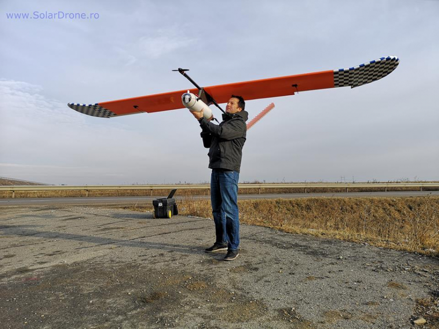 Drona solară se pregăteşte să traverseze Carpaţii