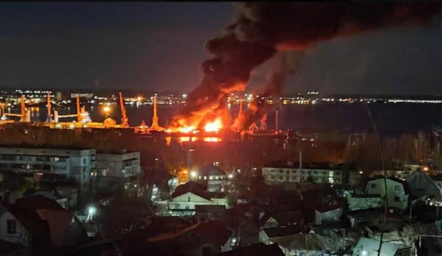 Navă rusească de asalt, distrusă într-un port din Crimeea