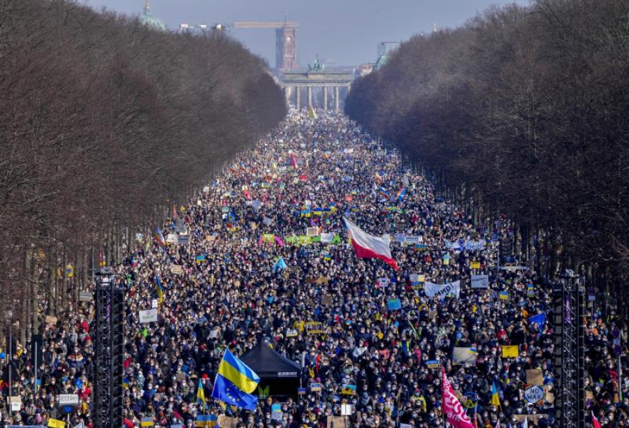 Manifestație uriașă la Berlin împotriva războiului