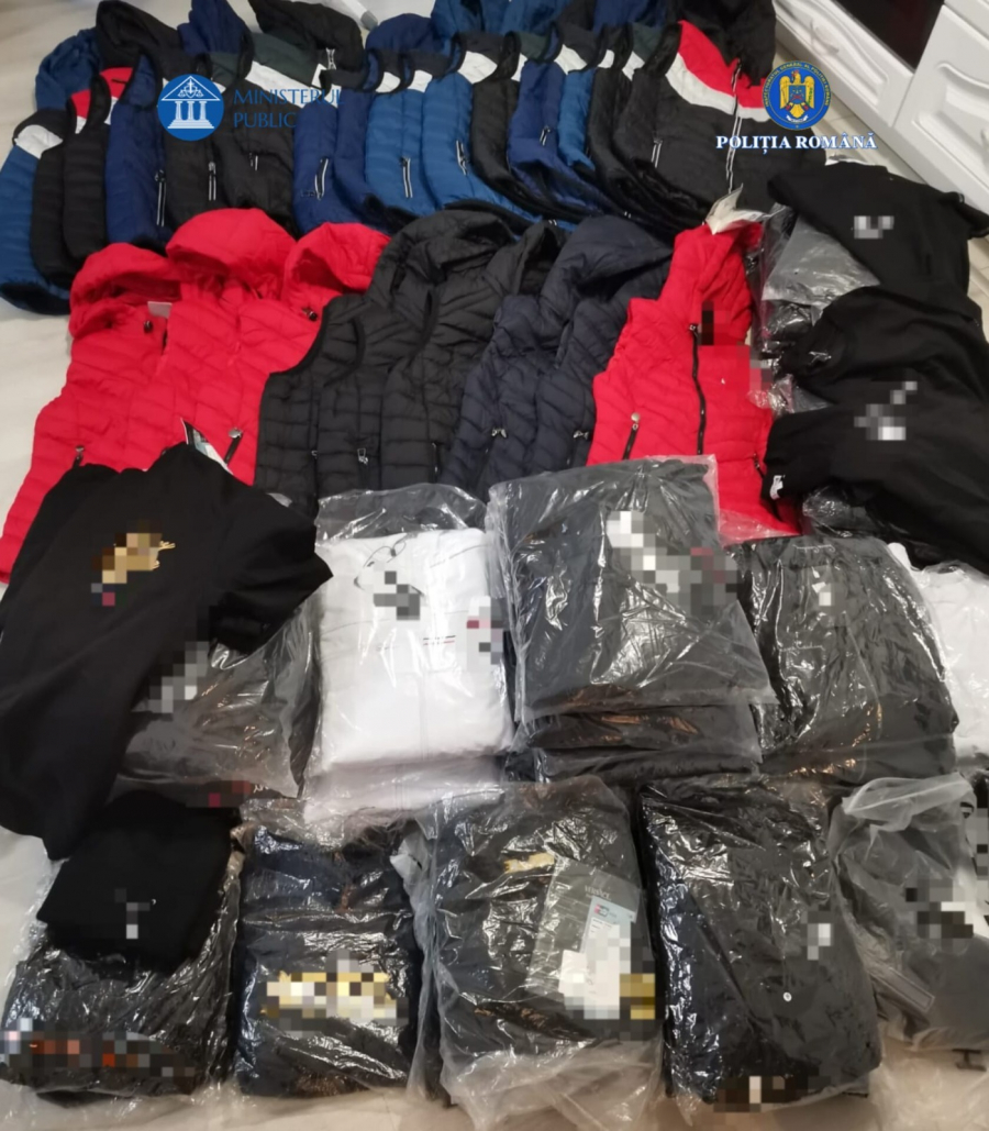 Percheziții la vânzători de haine și parfumuri contrafăcute